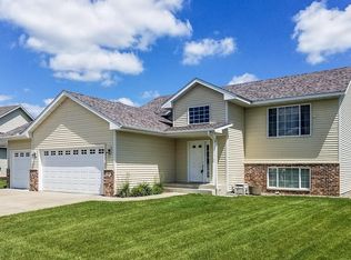 987 Waters Edge Cir, Avon, MN 56310