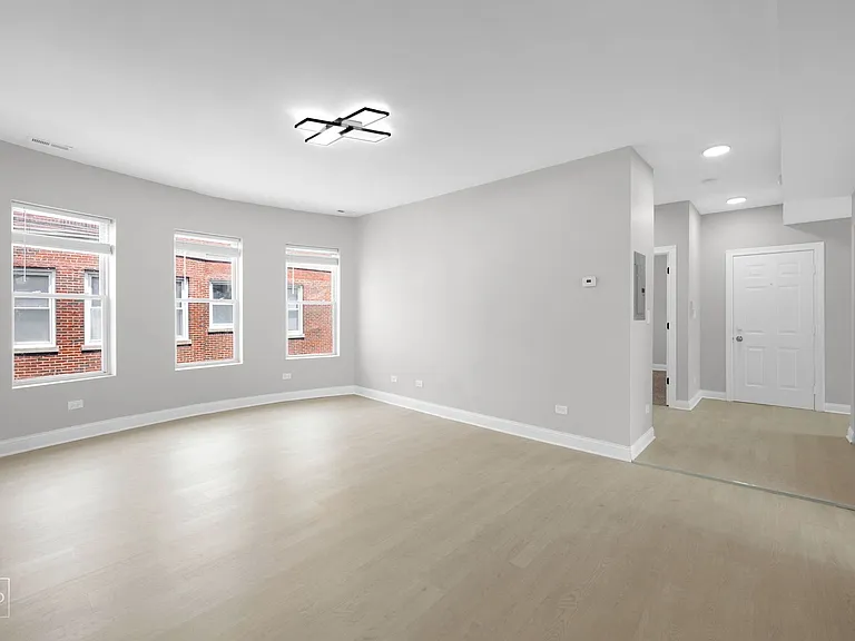 310 N Menard — Photo 3