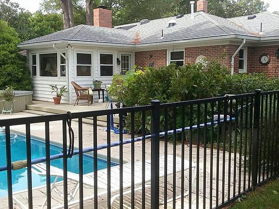 2nd image of 2221 N Lakeside Dr