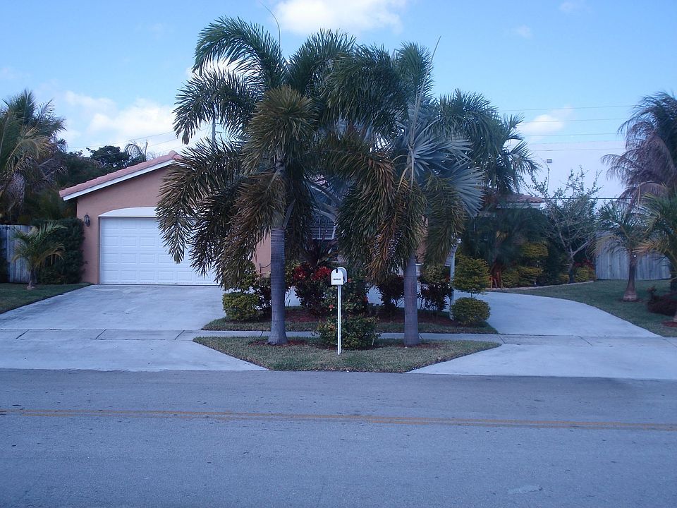 1st image of 10225 SW 191st St