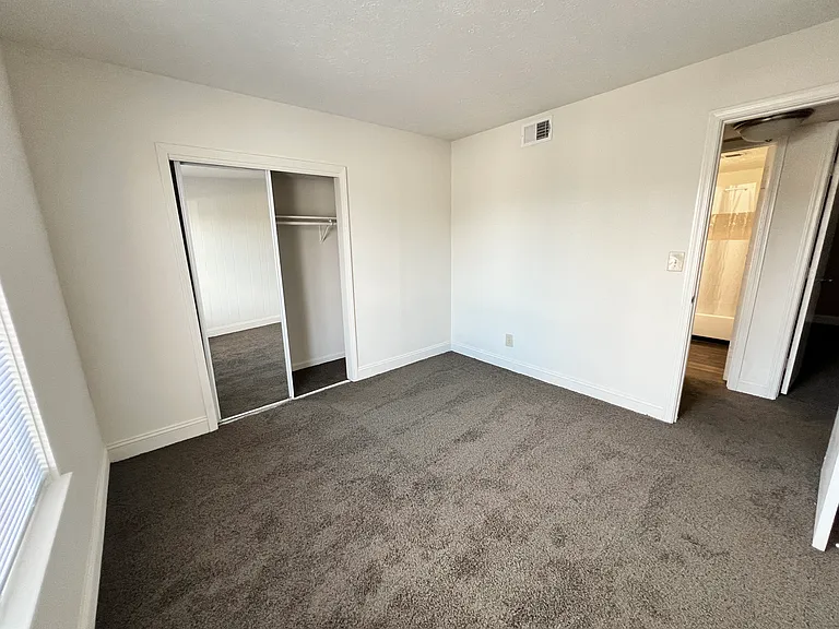 Derby Run Apartments — Photo 32
