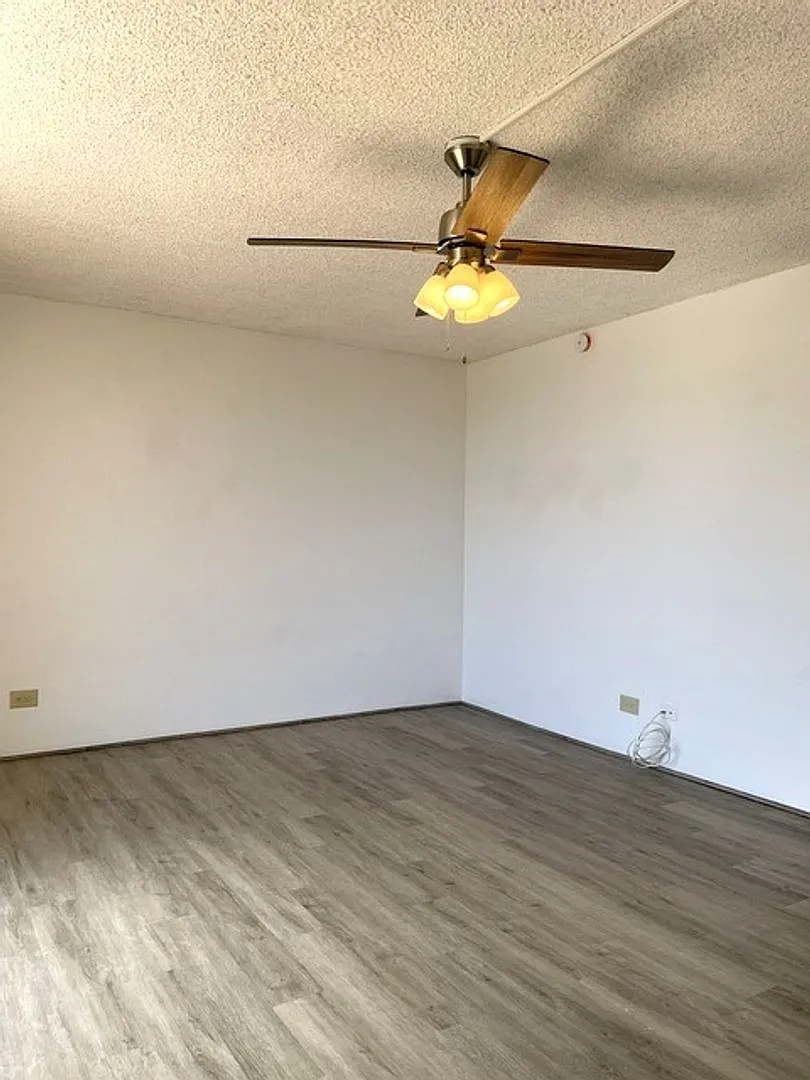 Pet-Friendly Moiliili Unit For Rent Available Now — Photo 3