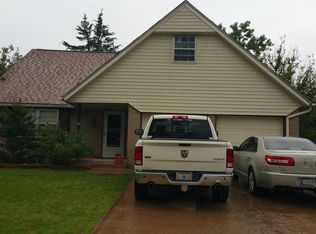 1024 W Main St, Moore, OK 73160