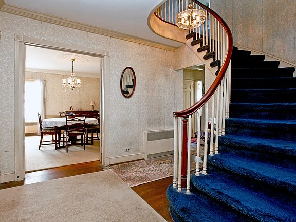 3rd image of 8 Tory Ln