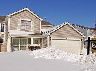 704 Legends Dr, Carol Stream, IL 60188