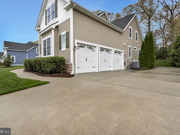 3rd image of 18555 Rose Ct