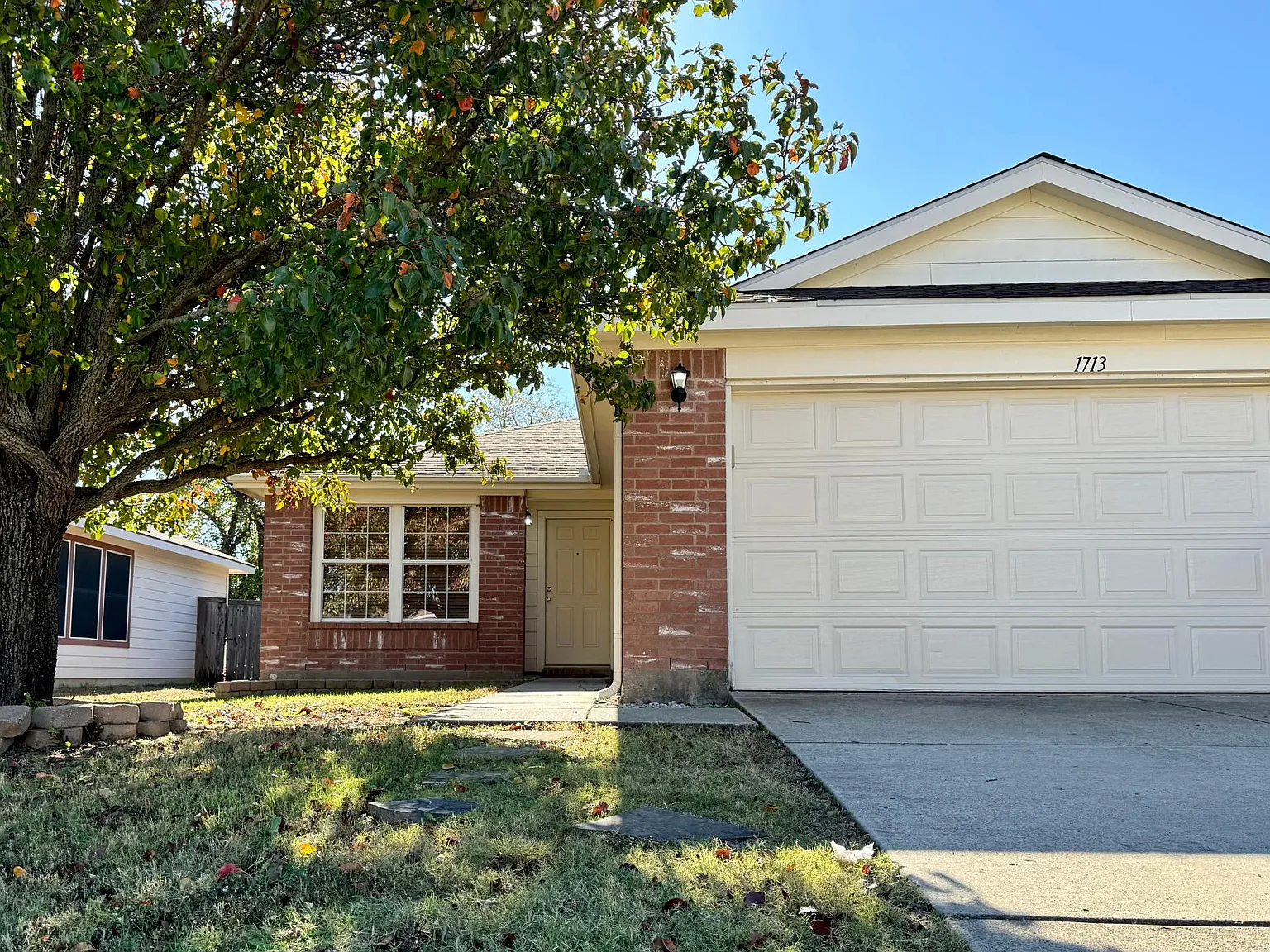 3 bed, 1385 sqft, $1,850 — Photo 1