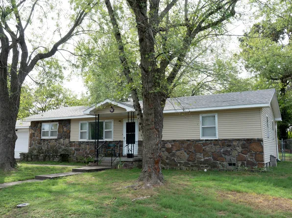 108 W Center Street, Goodman, MO 64843