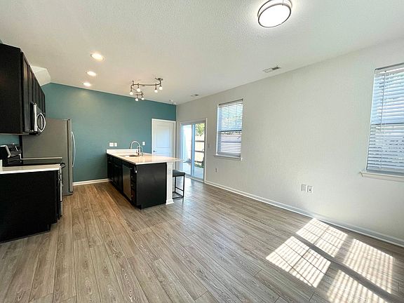 3rd image of 2840 Baldwin Dr