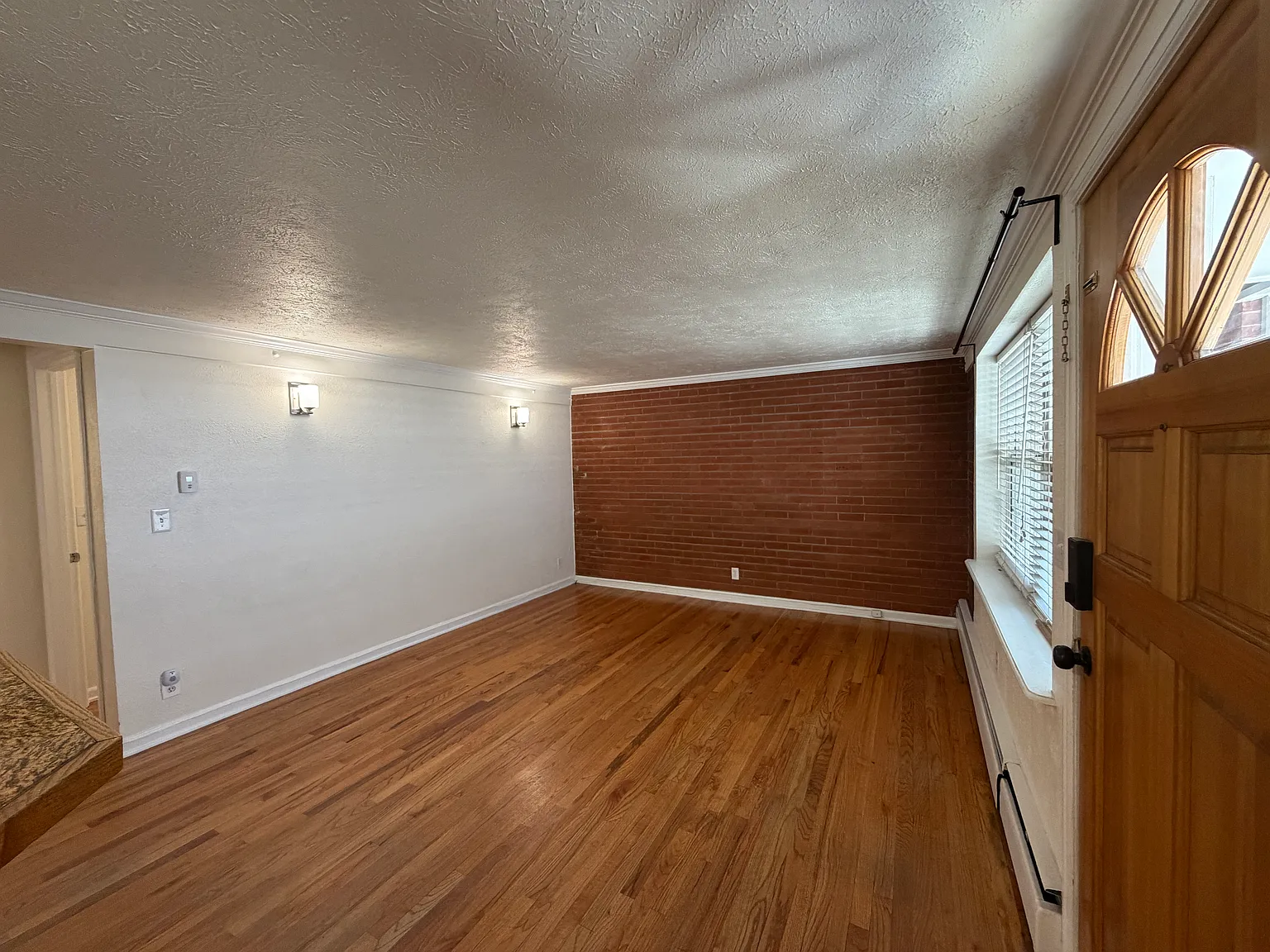 160 Jackson St — Photo 4