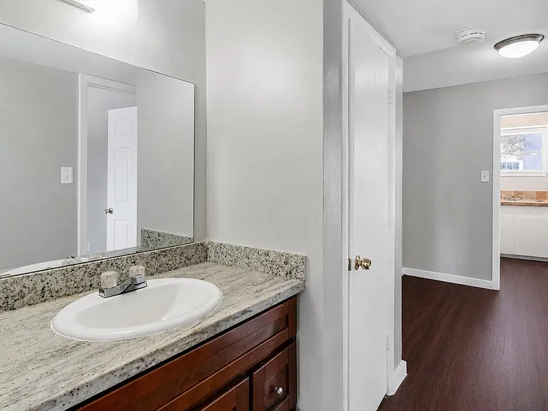 122 E Crosstimbers St #117 — Photo 5