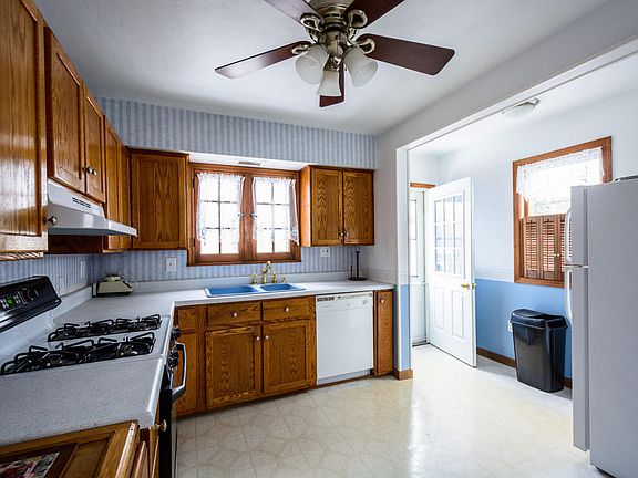 4th image of 10532 W Everett Cir