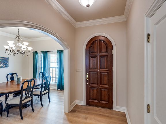 3rd image of 6604 Villa Rd