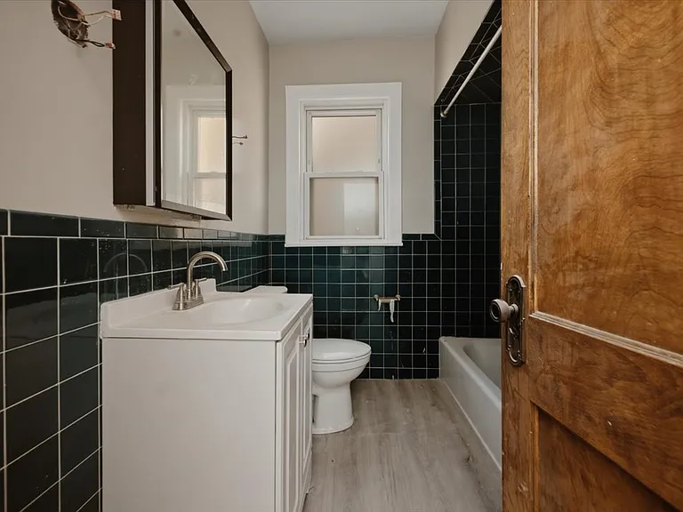 5742 N Rockwell St #2 — Photo 13