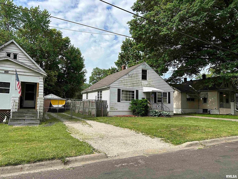 2nd image of 2210 W Butler St
