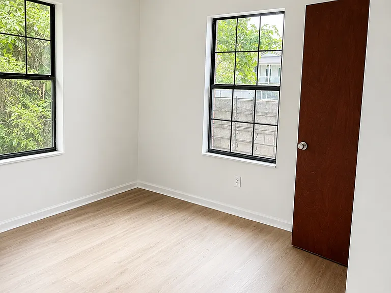 4752 Wright Ave — Photo 5