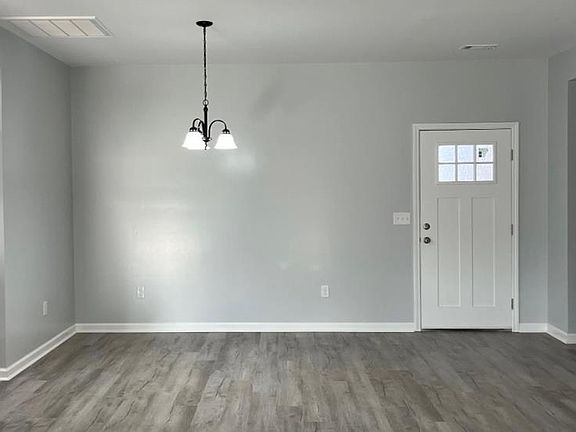 5th image of 215 Overcup Dr