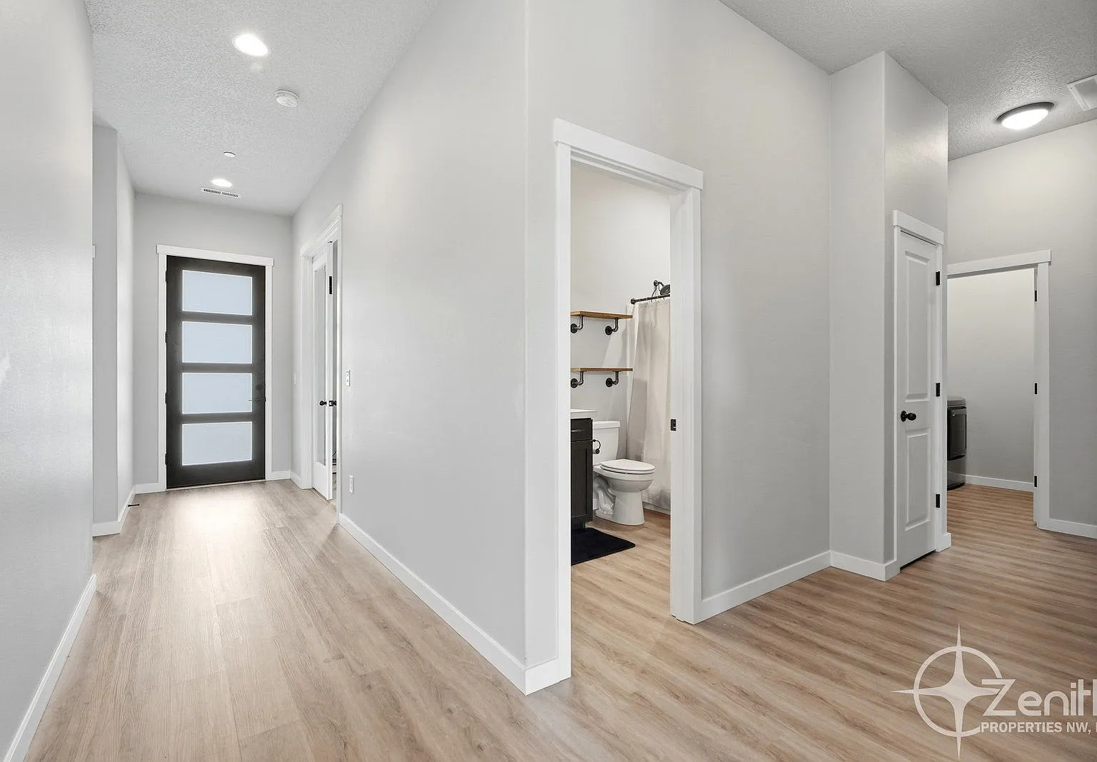 3 bed, 2.0 bath, 1912 sqft, $2,820 — Photo 3
