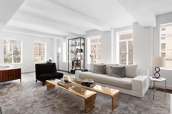 737 Park Ave APT 4C photo 1
