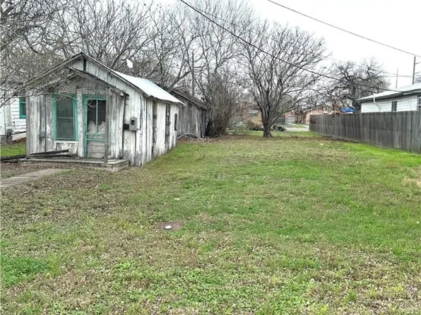 607 S Rachal St, Sinton, TX 78387