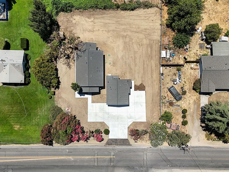 13619 Peach Ave — Photo 25