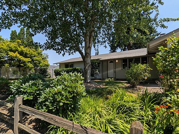 3rd image of 2425 Leyton Ln
