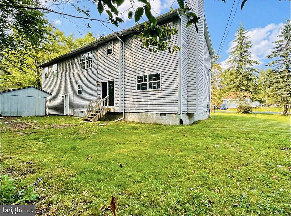 6 bed, 2328 sqft, $3,000 — Photo 2