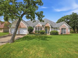102 Mohawk Cv, Lake Kiowa, TX 76240