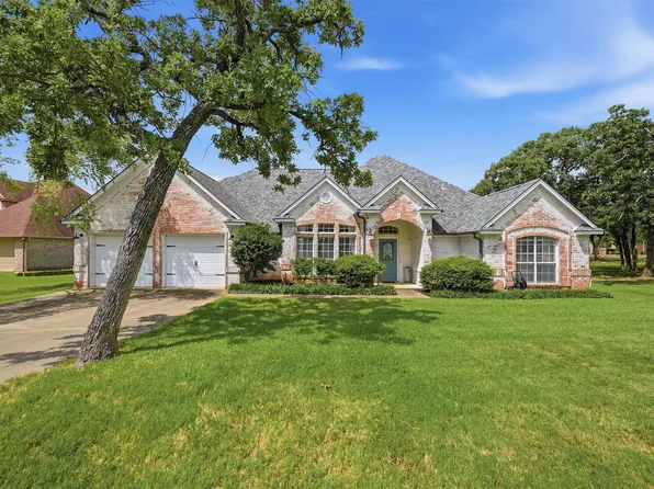 102 Mohawk Cv, Lake Kiowa, TX 76240