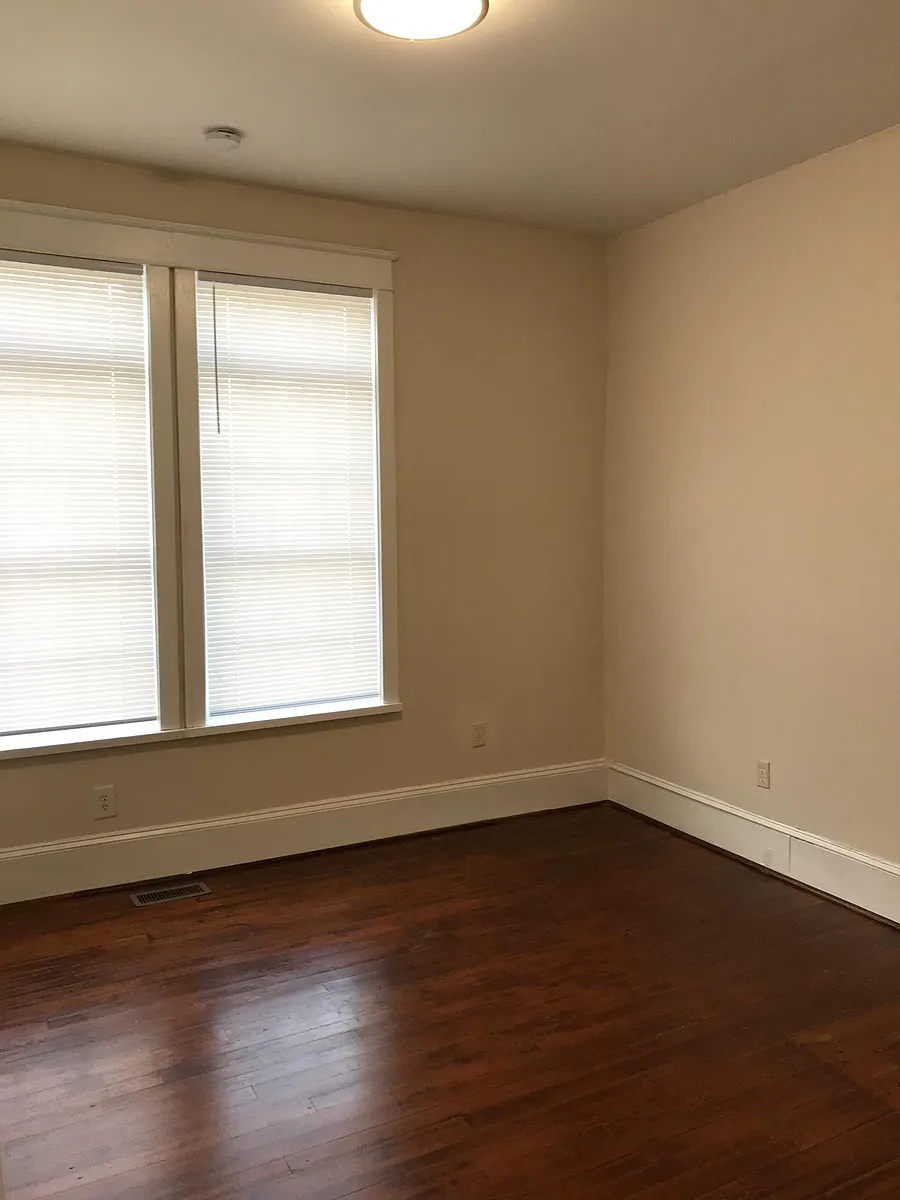 Building Photo - 1219 Grace Ave #2