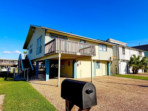 3rd image of 213 Barracuda St