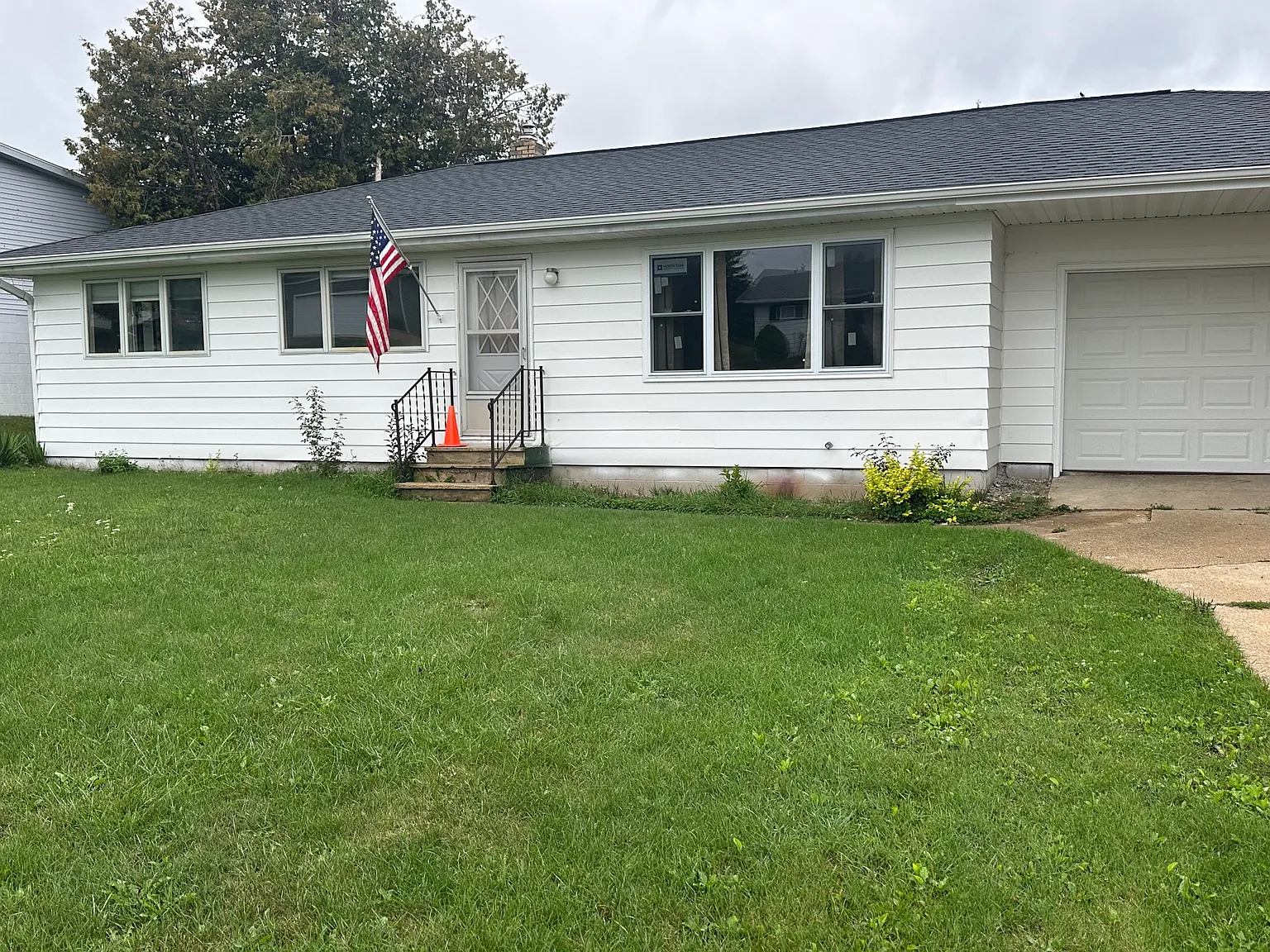 3 bed, 1.5 bath, 1500 sqft, $2,200 — Photo 1