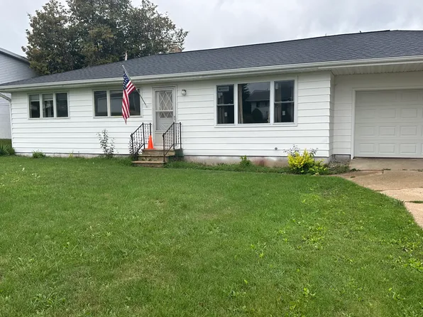 310 Little Cedar Dr, Petoskey, MI 49770