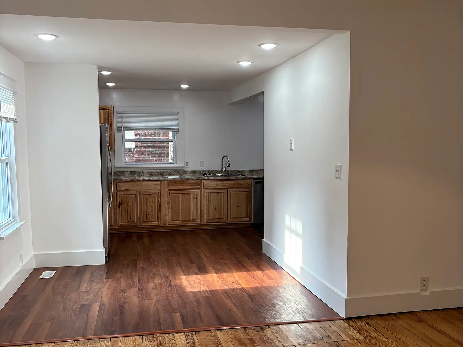 3 bed, 1273 sqft, $3,900 — Photo 3