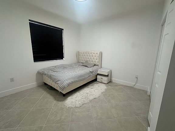 4th image of 584 SE 33rd Ter #1