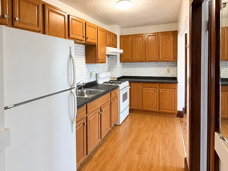 12 Brook Rd #2L — Photo 2