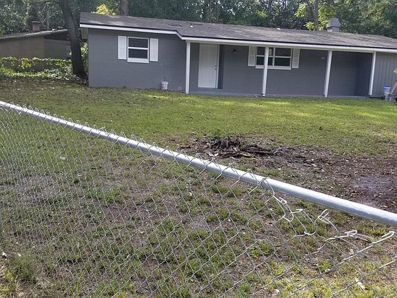 3rd image of 2220 McCarty Dr