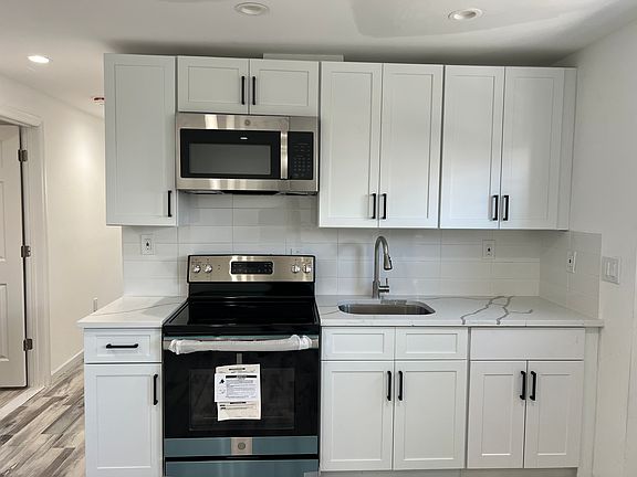 3rd image of 6944 Hillmeyer Ave Floor 2