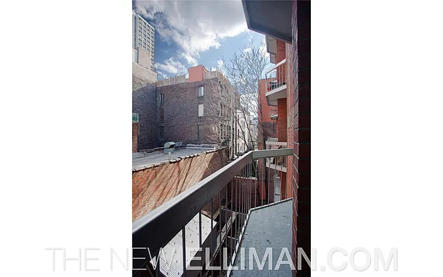 Sold by Douglas Elliman | media 24