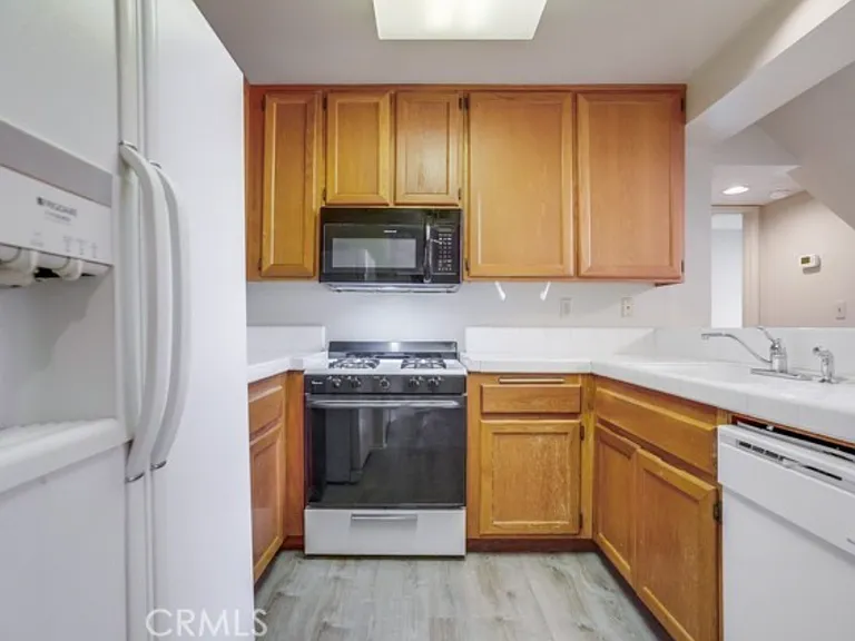 1441 Brett Pl #327 — Photo 8