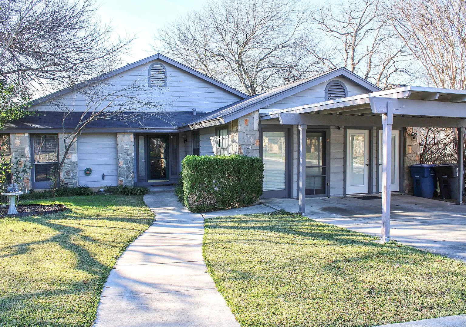 3 Bedroom Northern Hills — Photo 1