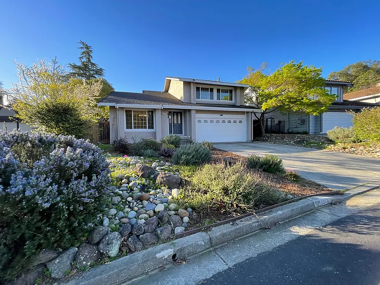2254 Lake Crest Ct — Photo 4