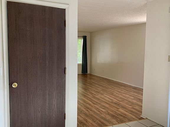 5th image of 10155 Ellenwood Ave