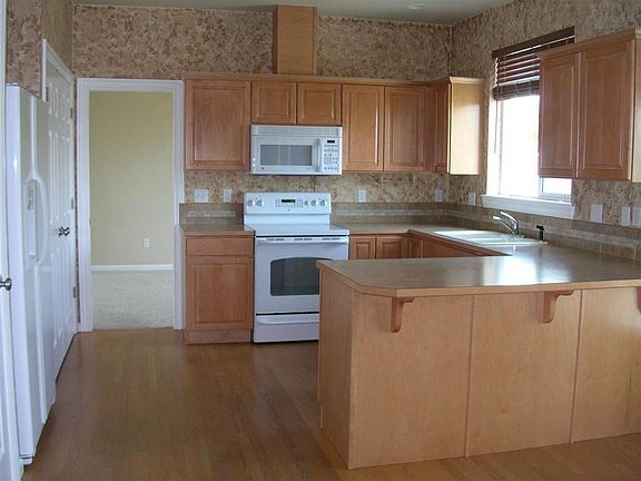 2nd image of 358 Manowar Ln