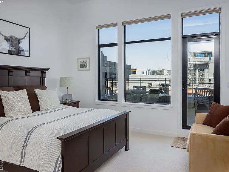 1690 NW Riverscape St — Photo 12