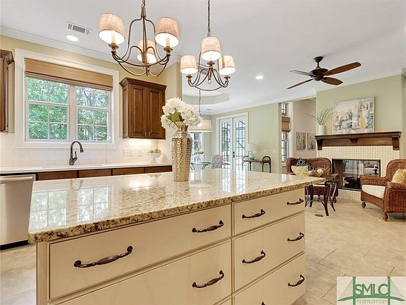 2nd image of 380 Kingston Cir
