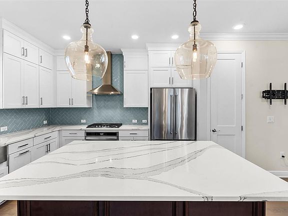 4th image of 404 S MELVILLE AVENUE #4