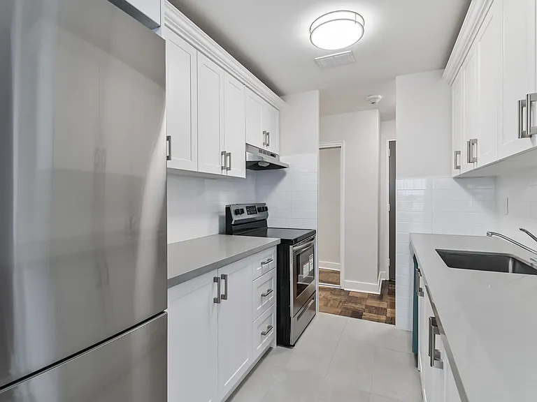 103 Avenue Rd — Photo 8
