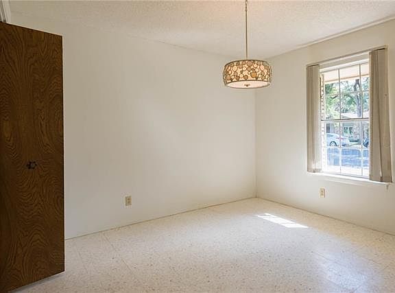 5th image of 6004 Cherry Creek Dr