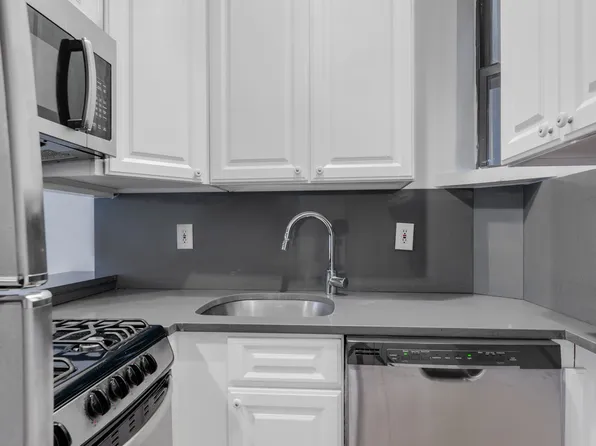 1378 York Avenue image 1 of 7